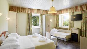 Premium bedding, in-room safe, desk, blackout drapes