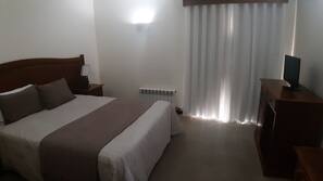Desk, soundproofing, free WiFi, linens