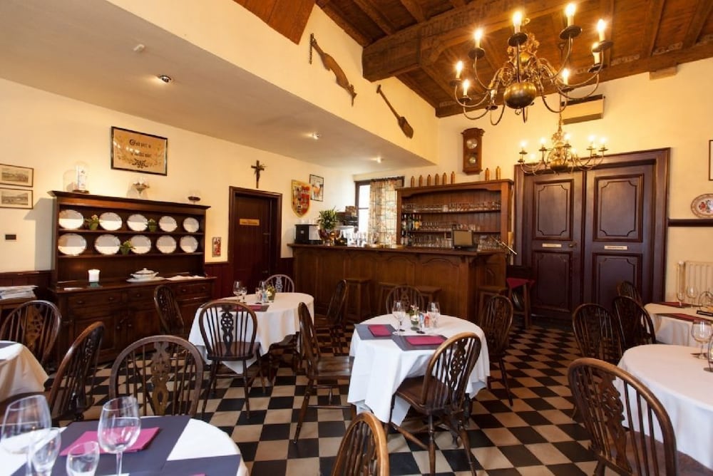 Photo - Gillis Eight Guest Rooms by Romy&Travis