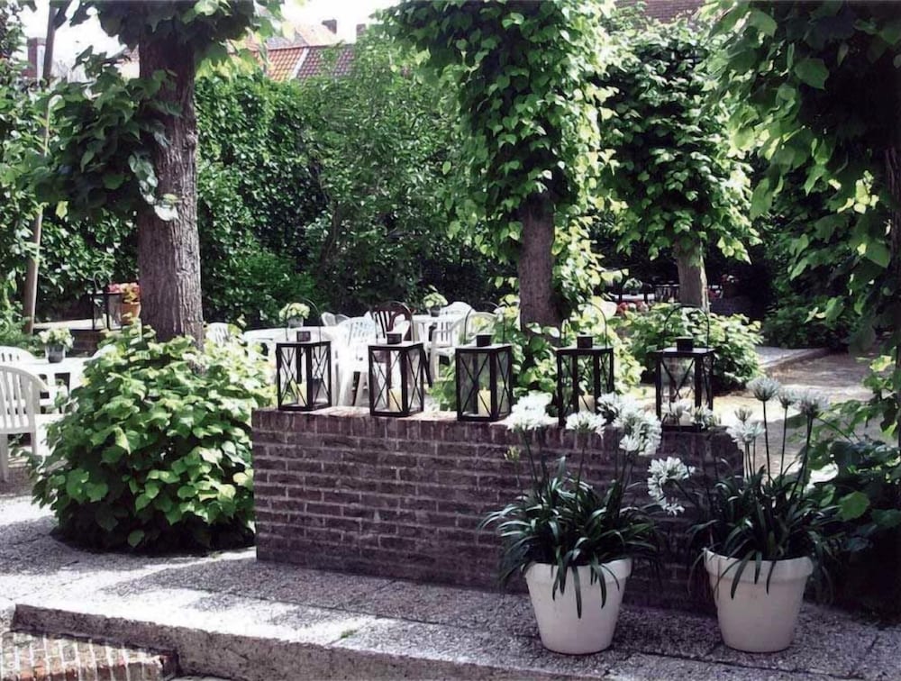 Photo - Gillis Eight Guest Rooms by Romy&Travis