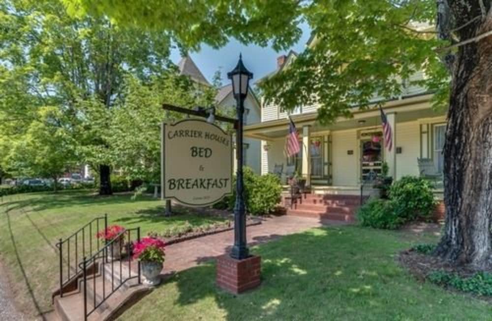 Carrier Houses Bed and Breakfast in Forest City, United States
