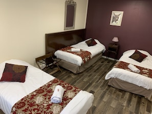 Junior Suite, 2 Bedrooms | 2 bedrooms, individually decorated, individually furnished