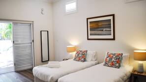 Premium bedding, minibar, iron/ironing board, free WiFi