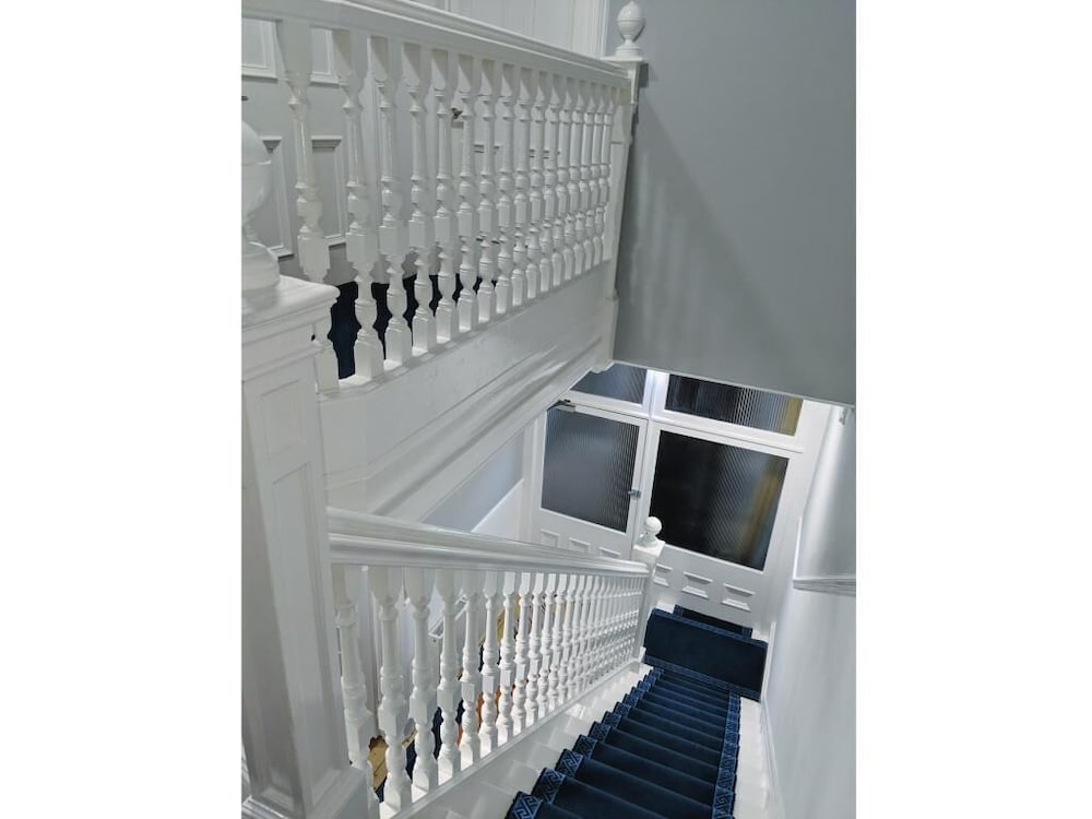 Falcon Crest Guest House