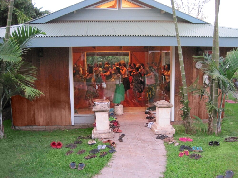 Hawaii gay retreat