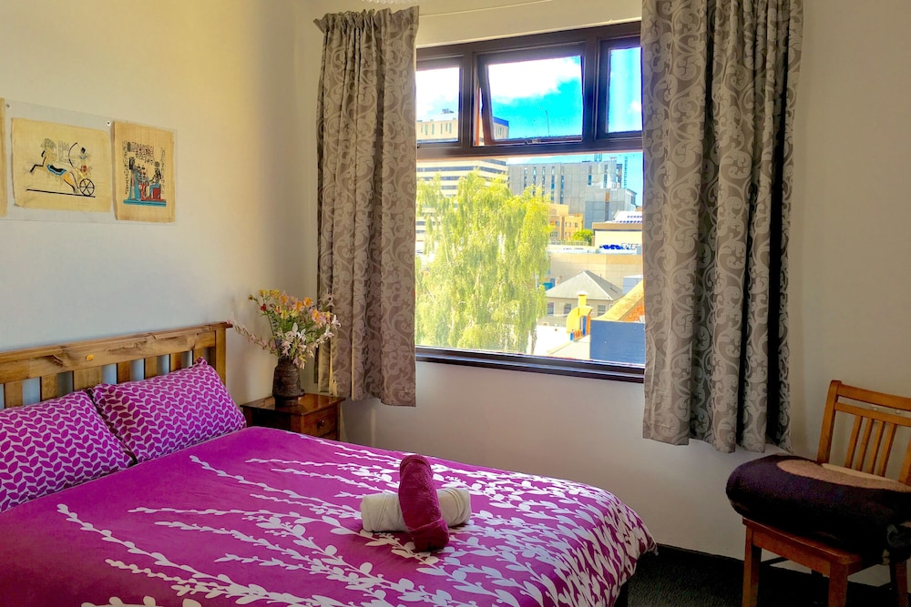 Hobart's Accommodation & Hostel