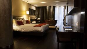 Down duvet, minibar, in-room safe, desk