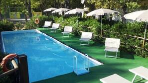Piscina stagionale all'aperto, ombrelloni da piscina