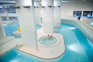 Indoor spa tub