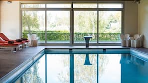 Indoor pool, pool loungers
