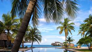 2 outdoor pools, free cabanas, pool umbrellas