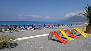 Spiaggia privata, lettini da mare, ombrelloni, immersioni subacquee