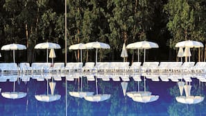 2 piscine all'aperto, ombrelloni da piscina, lettini