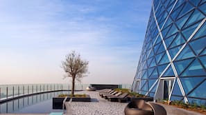 Outdoor pool, pool umbrellas, sun loungers