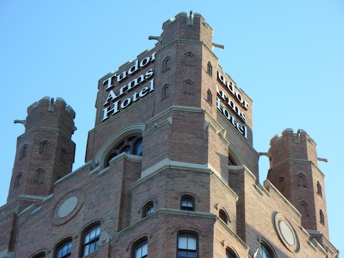 University Circle Hotels Find Hotel Deals Hotels In University Circle The Tudor Arms Cleveland A Doubletree By Hilton