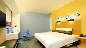 Down duvet, in-room safe, desk, blackout curtains