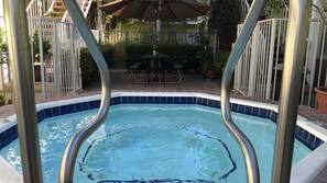 Outdoor spa bath