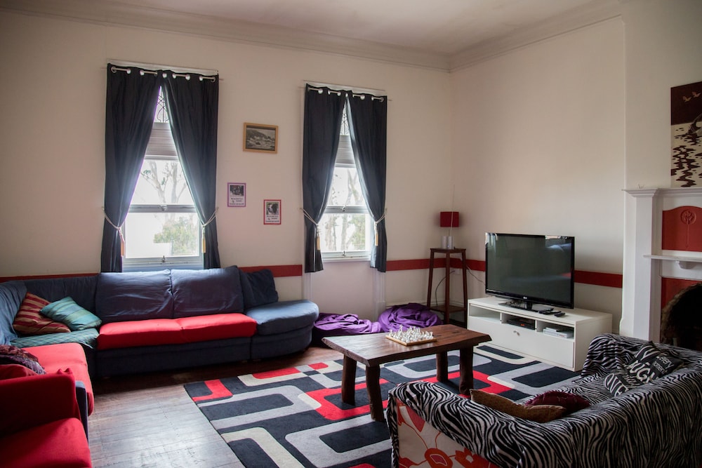 1849 Backpackers Hotel