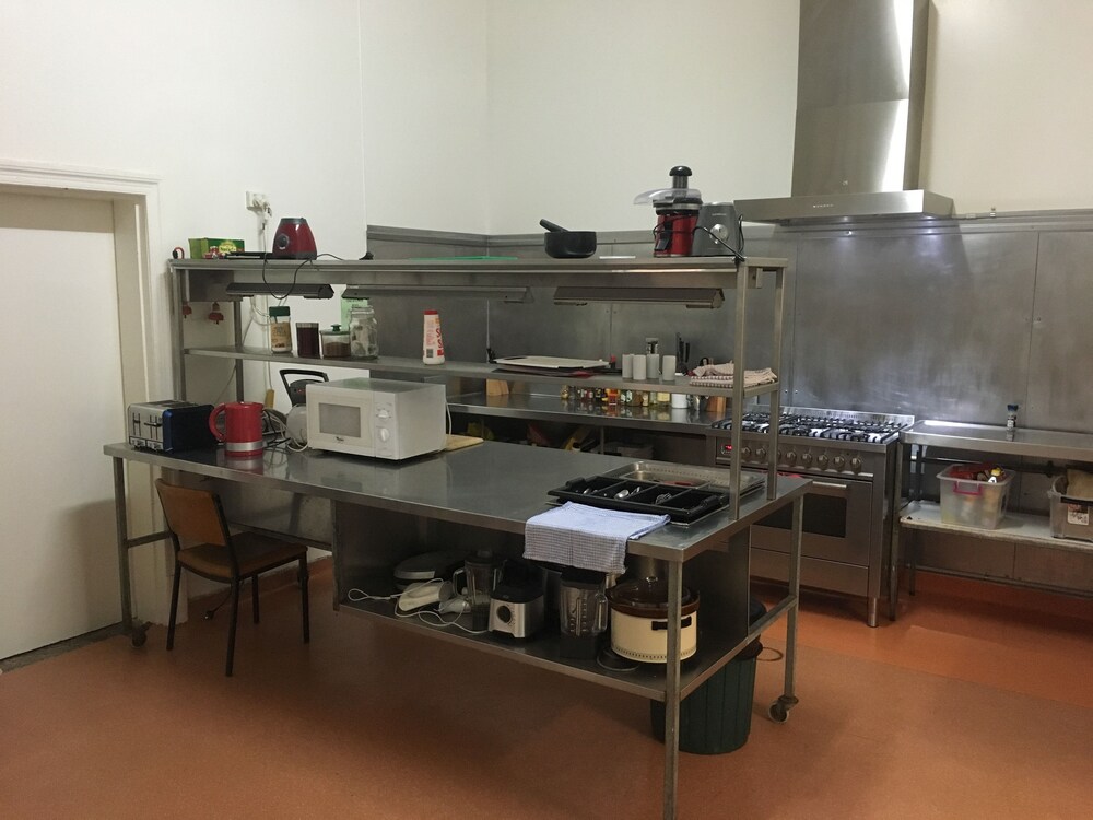 1849 Backpackers Hotel