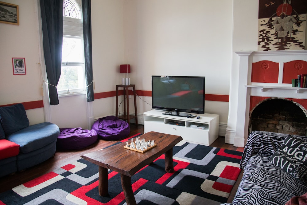 1849 Backpackers Hotel