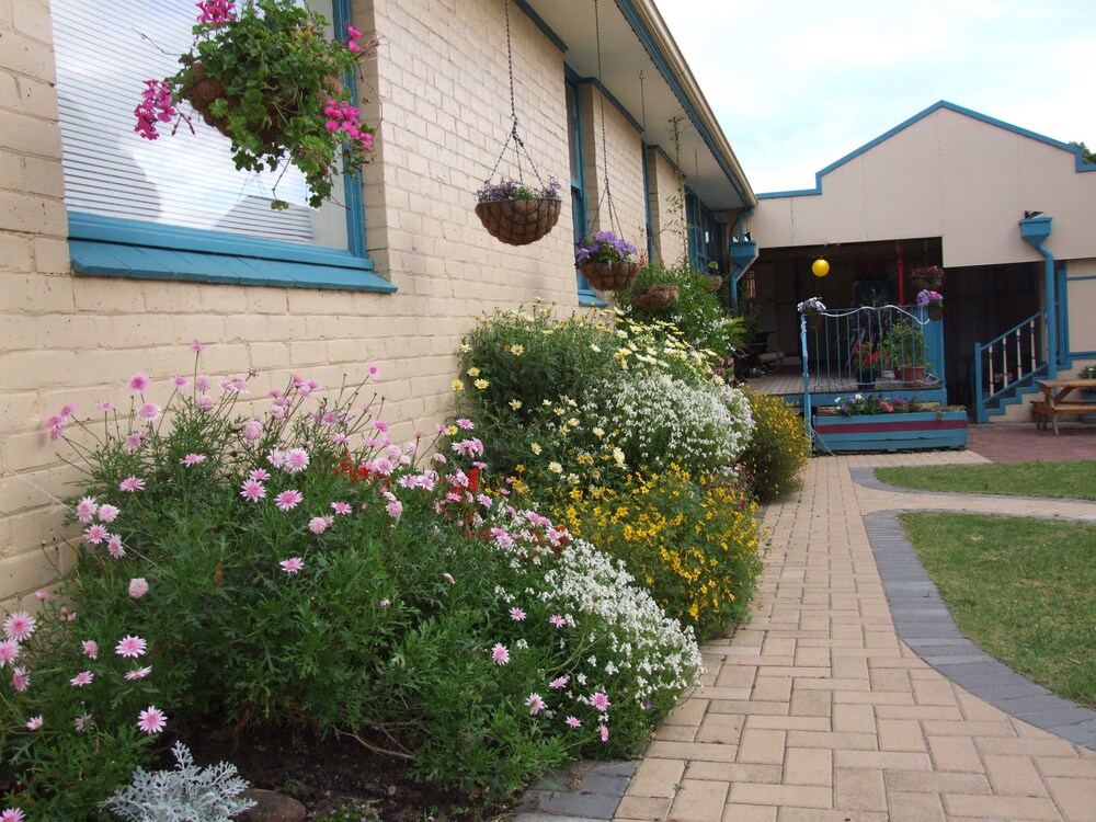 1849 Backpackers Hotel