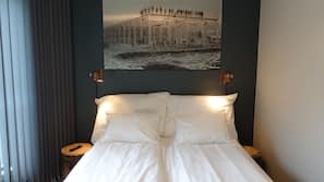 Blackout curtains, linens, wheelchair access