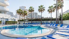 3 outdoor pools, pool umbrellas, pool loungers