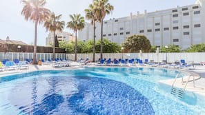 3 outdoor pools, pool umbrellas, pool loungers