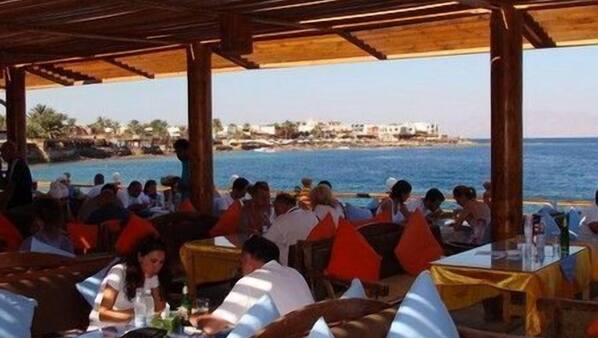 Frühstück, Mittagessen und Abendessen, Blick auf den Strand