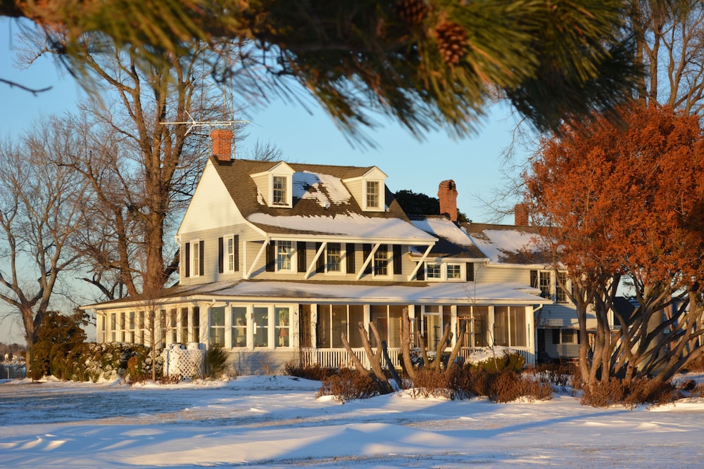 Black Walnut Point Inn, Tilghman 138 Room Prices & Reviews Travelocity