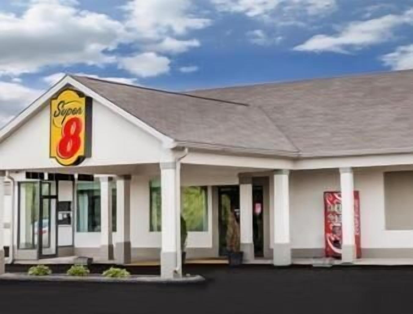 Super 8 by Wyndham Monteagle TN in Fayetteville, United States