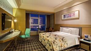 Premium bedding, down comforters, minibar, in-room safe