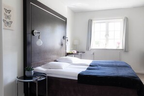 Standard Room | Desk, blackout drapes, cribs/infant beds, rollaway beds