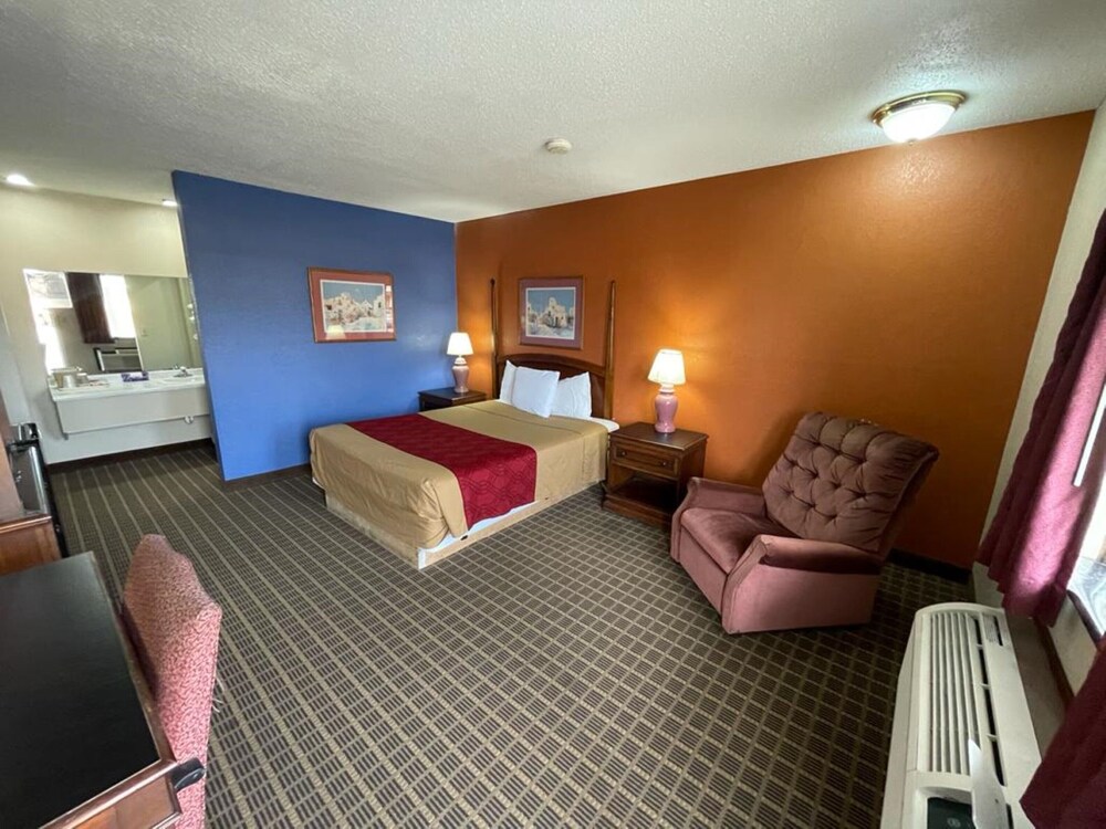 Knights Inn & Suites Emporia