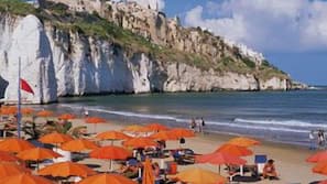 Beach nearby, sun-loungers, beach umbrellas, waterskiing