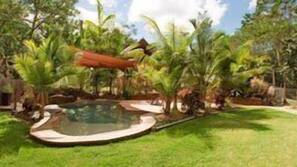 Outdoor pool, pool loungers