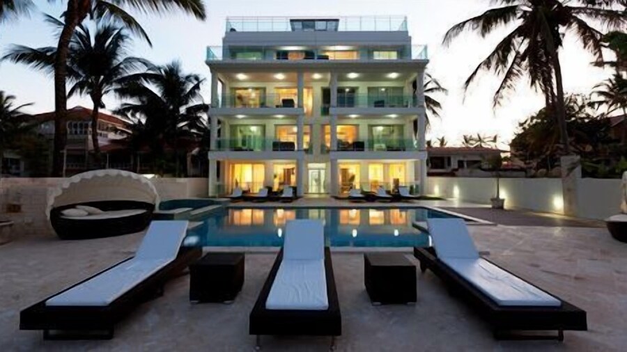 Watermark Luxury Oceanfront All Suite Hotel