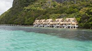 Spiaggia privata, sabbia bianca, lettini da mare, teli da spiaggia