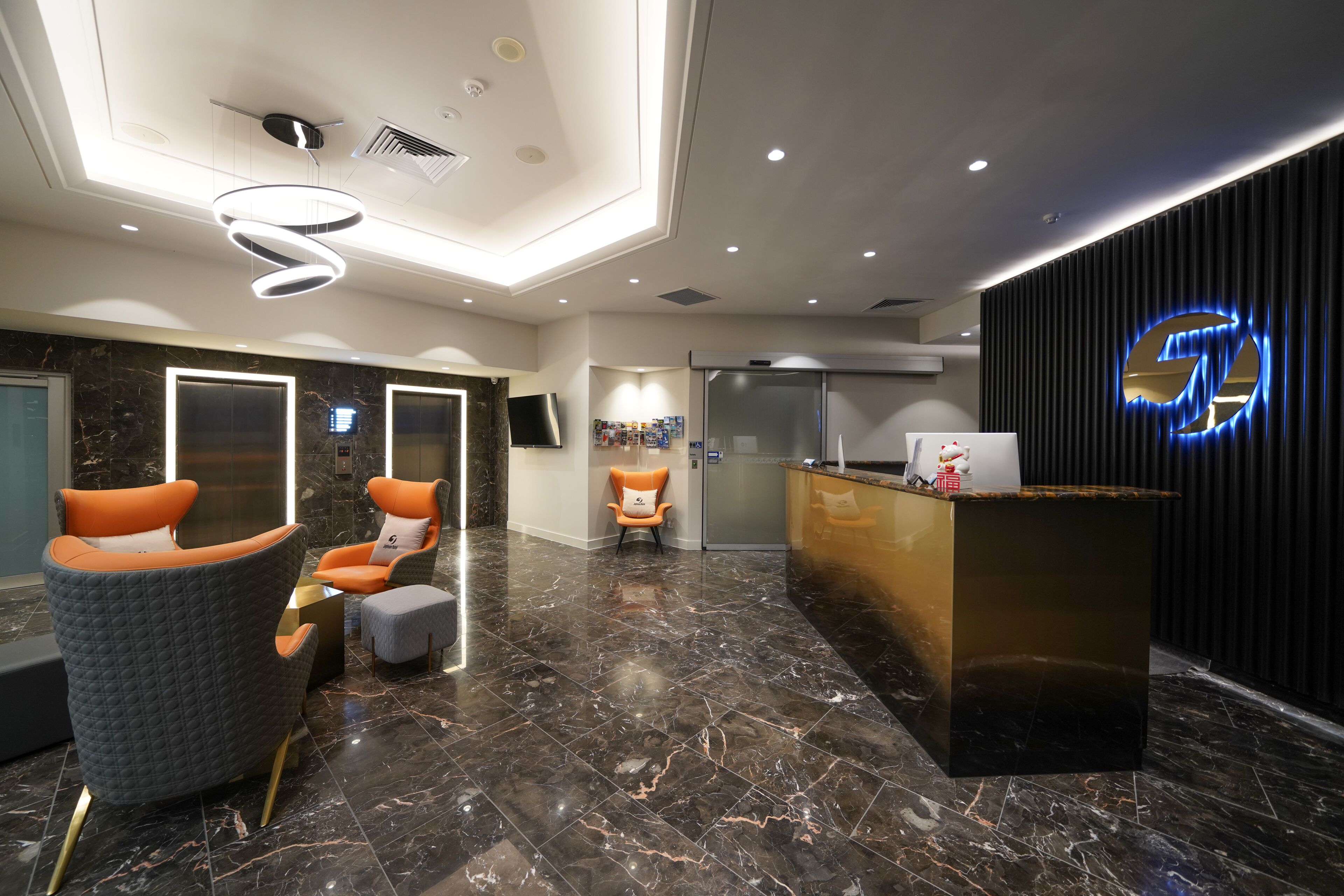 Jephson Hotel & Apartments