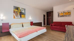 In-room safe, desk, free WiFi