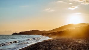 Spiaggia privata, lettini da mare, ombrelloni, teli da spiaggia
