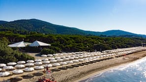 Spiaggia privata, lettini da mare, ombrelloni, teli da spiaggia