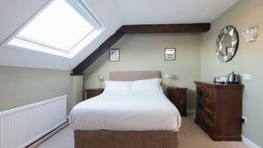 Desk, iron/ironing board, free WiFi, linens