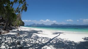 Spiaggia privata, sabbia bianca, cabine da spiaggia gratuite