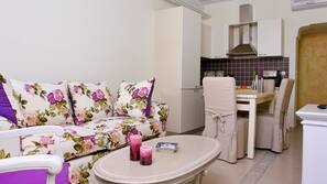 In-room safe, soundproofing, free WiFi, linens