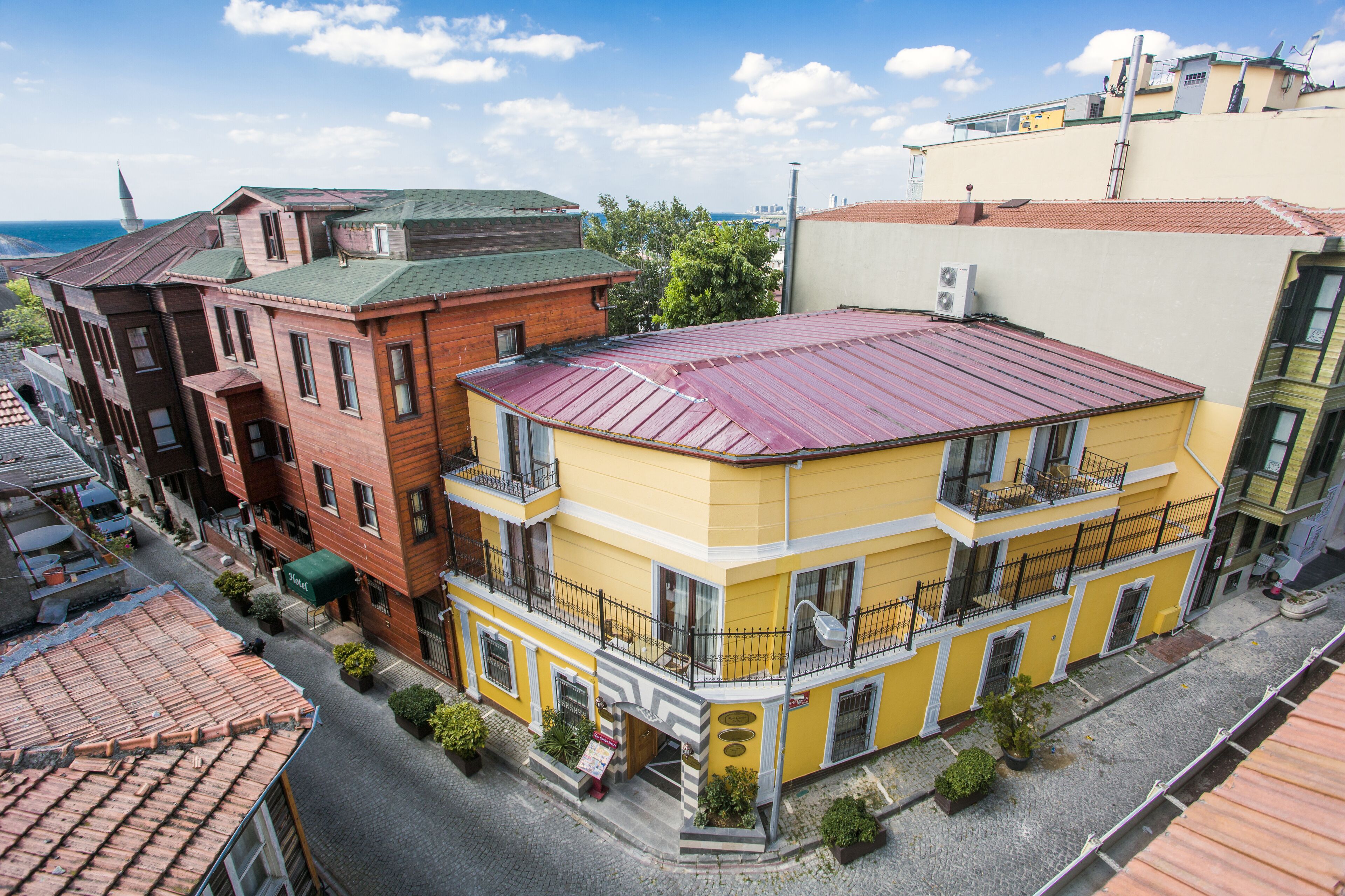 Rose Garden Suites