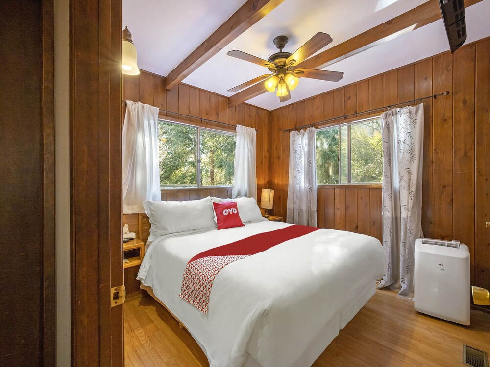 Oyo Sleepy Hollow Crestline In Big Bear Lake Hotel Rates