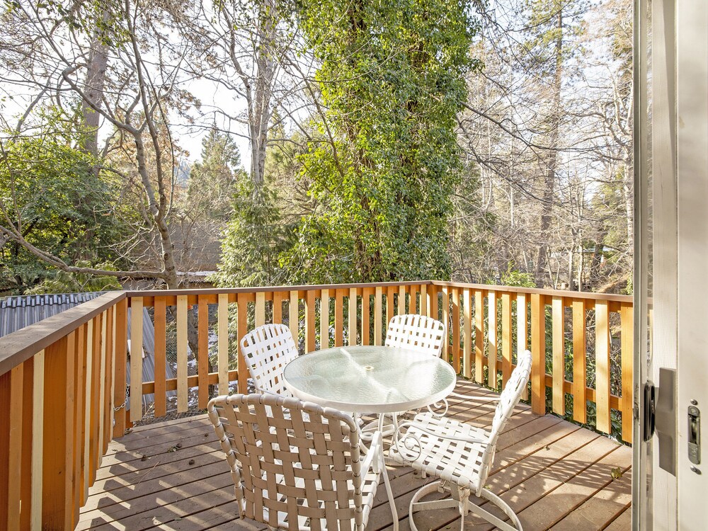 Oyo Sleepy Hollow Crestline In Crestline Cheap Hotel Deals