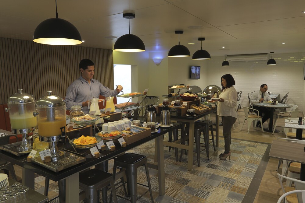 Breakfast area, Casa Andina Standard Trujillo Plaza