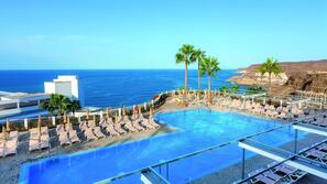 2 piscinas al aire libre, sombrillas, tumbonas